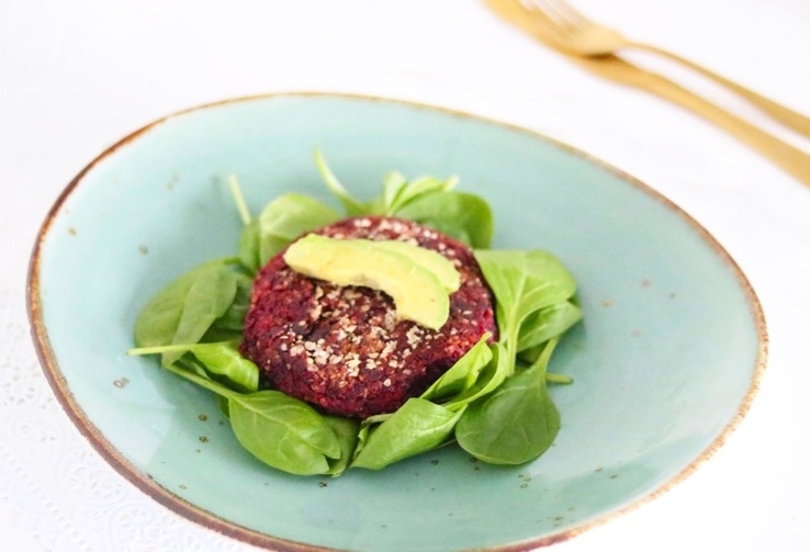 Bietenburger met spinazie