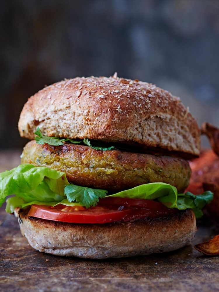 Spicy corn & chickpea burgers