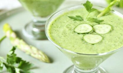 Avocado-komkommergazpacho met asperges en rivierkreeftjes